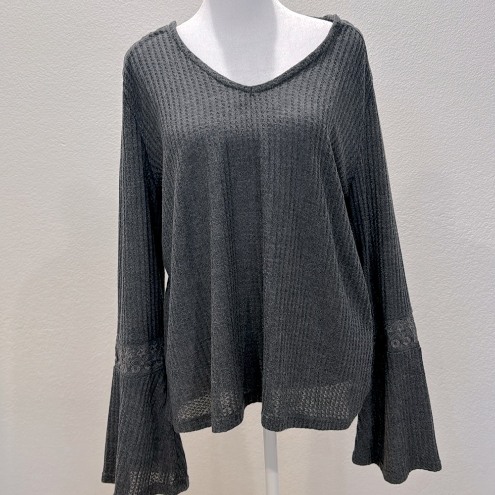 Lucky brand women’s gray V-neck long sleeve sweater flared sleeves size X large